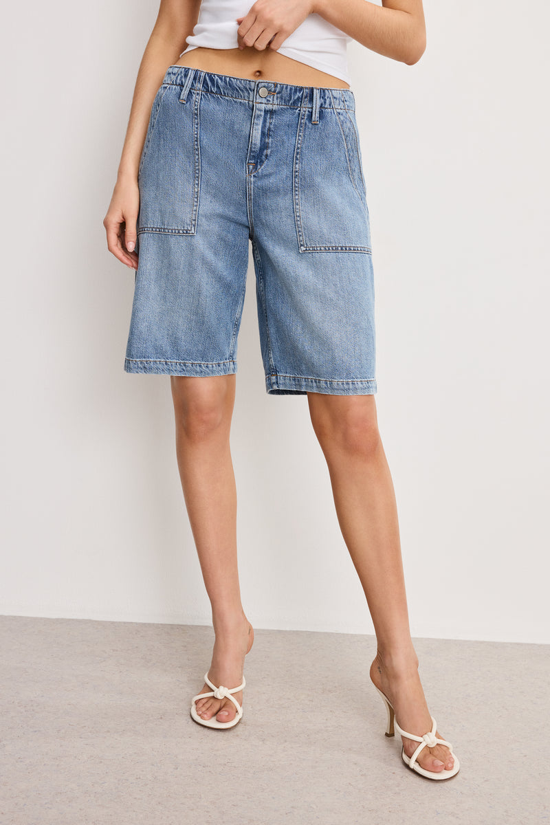 Good American Lite Linen Denim Shorts in Indigo786