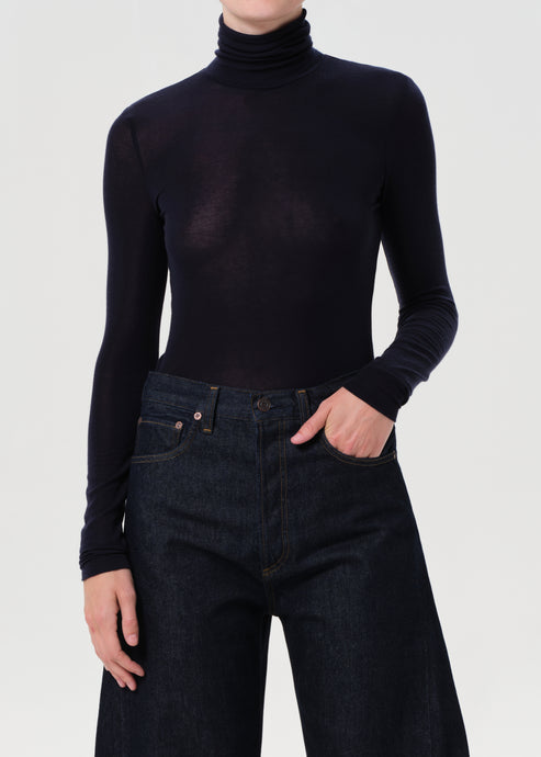 AGOLDE Pascale Turtleneck in Navy