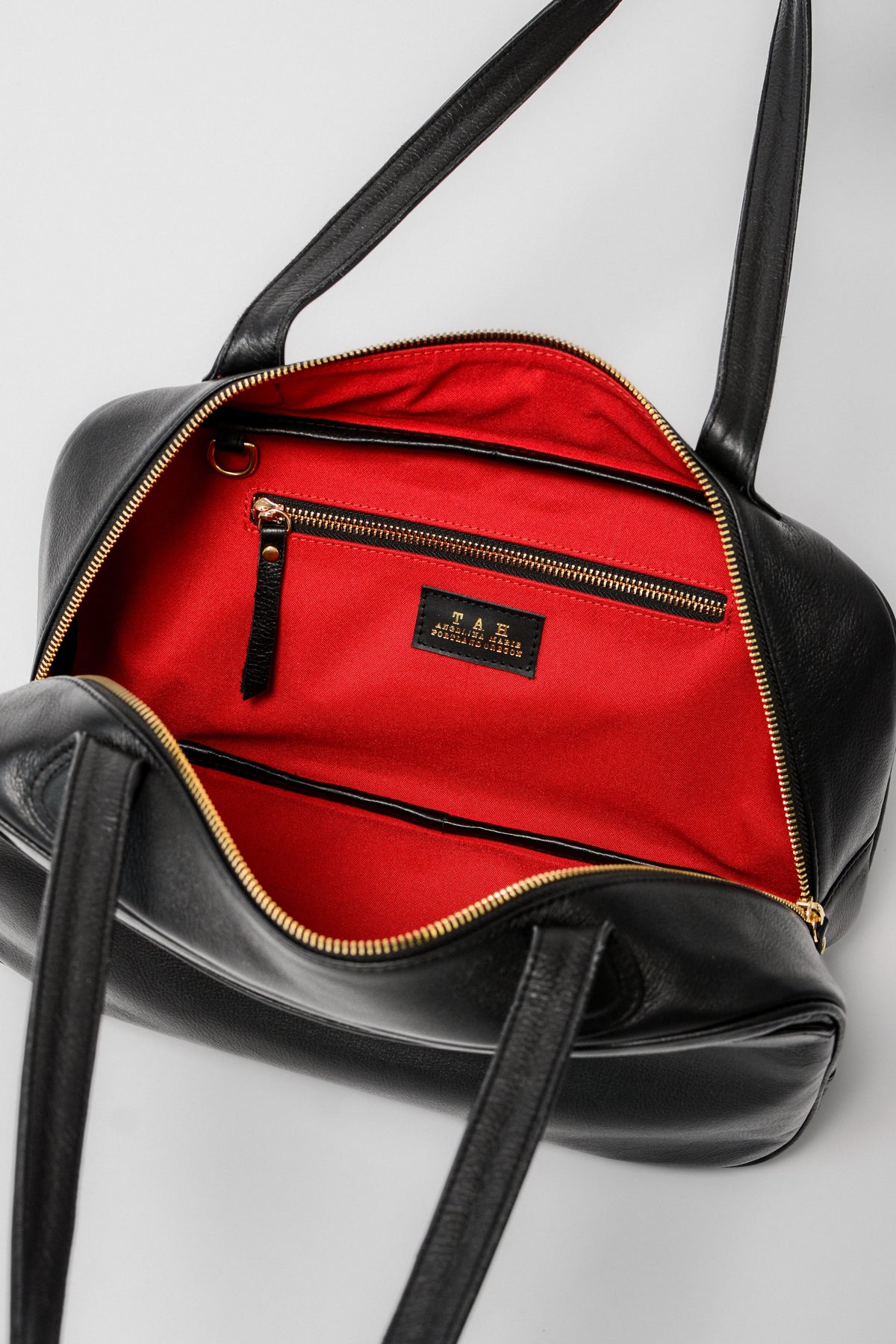 TAH TS Ari Bowler Bag