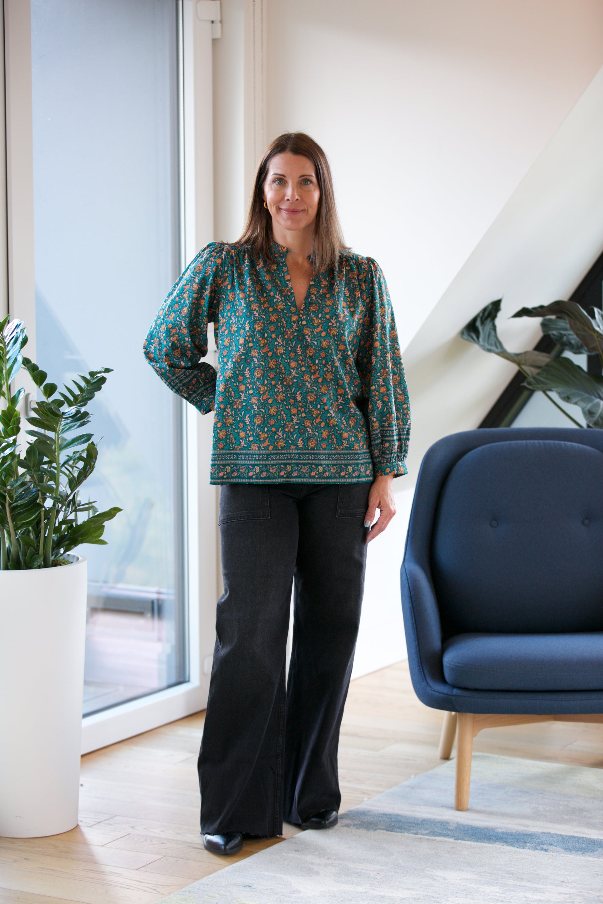 Birds of Paradis by Trovata Bailey Blouse Botanical Border