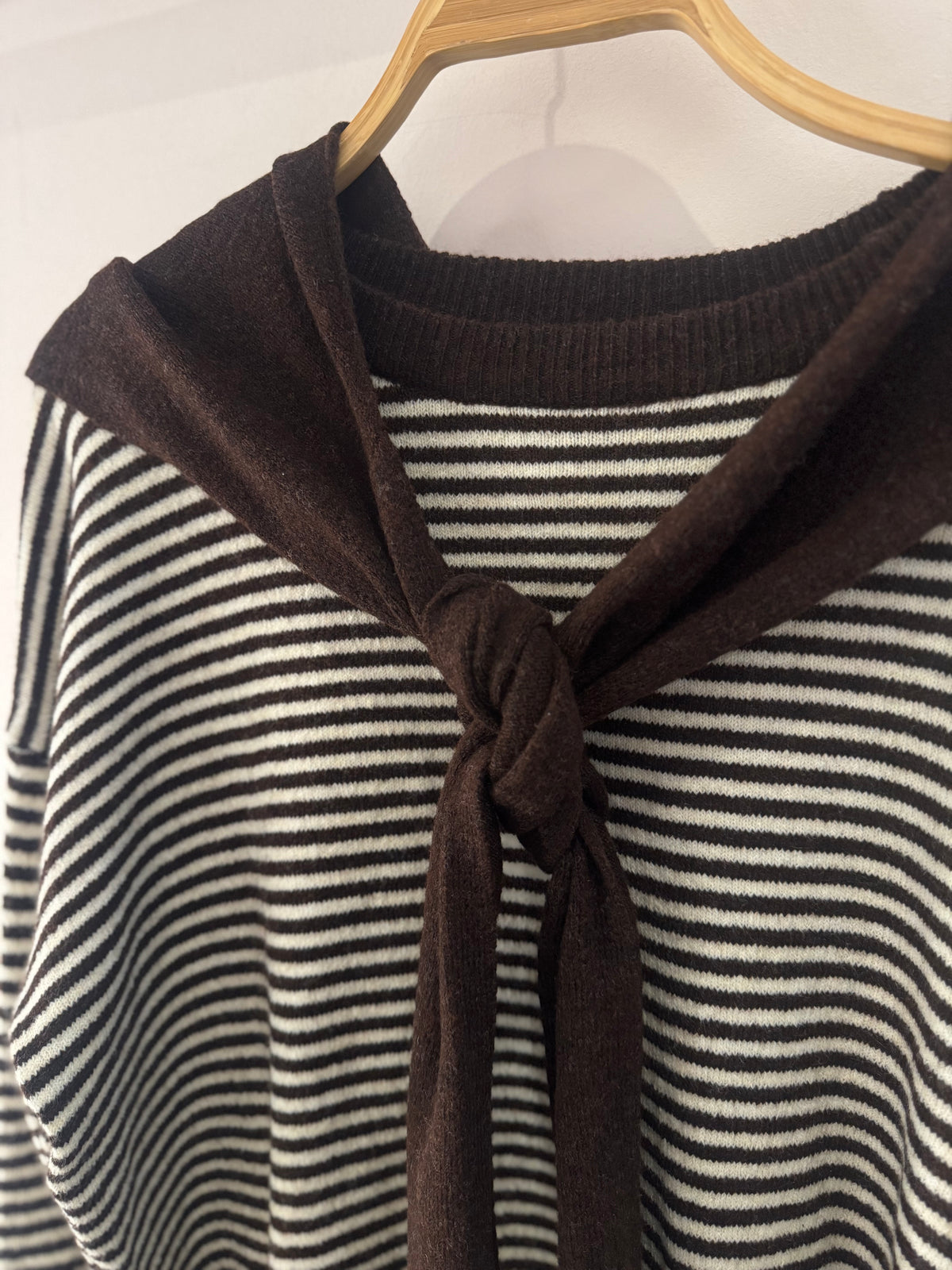 GOLDEN Trente Sweater with Removable Shawl