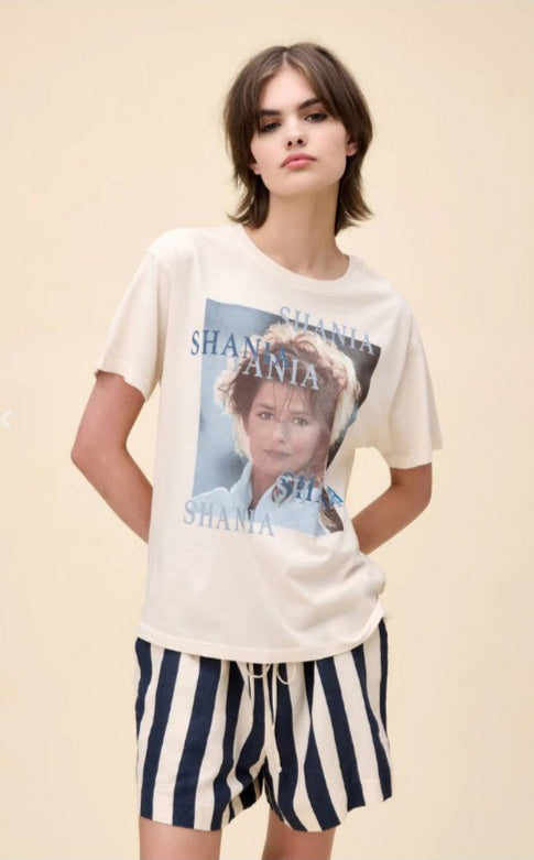 DAYDREAMER Shania Twain Woman in Me Boyfriend Tee