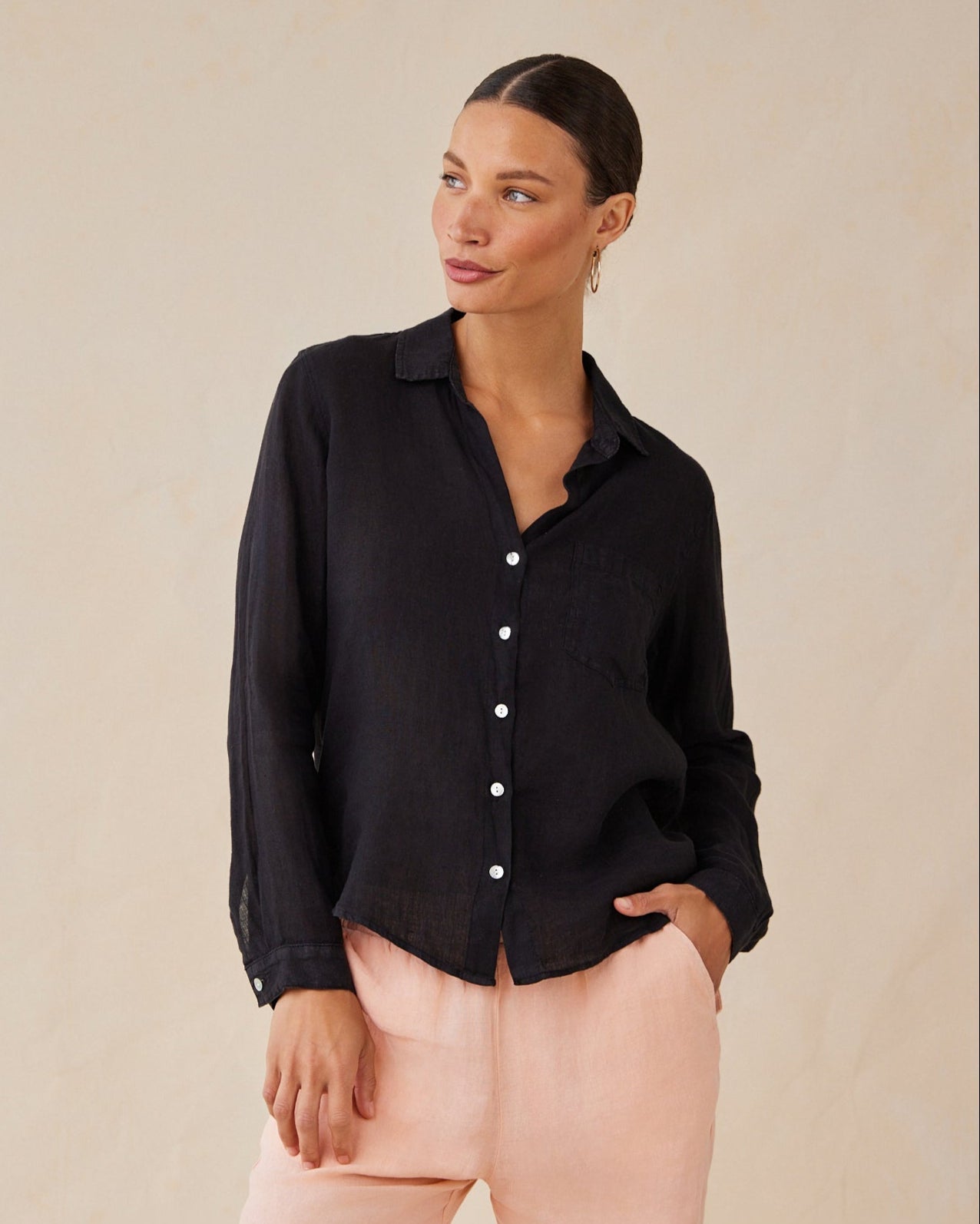 Bella Dahl Linen Pocket Button Down in Black