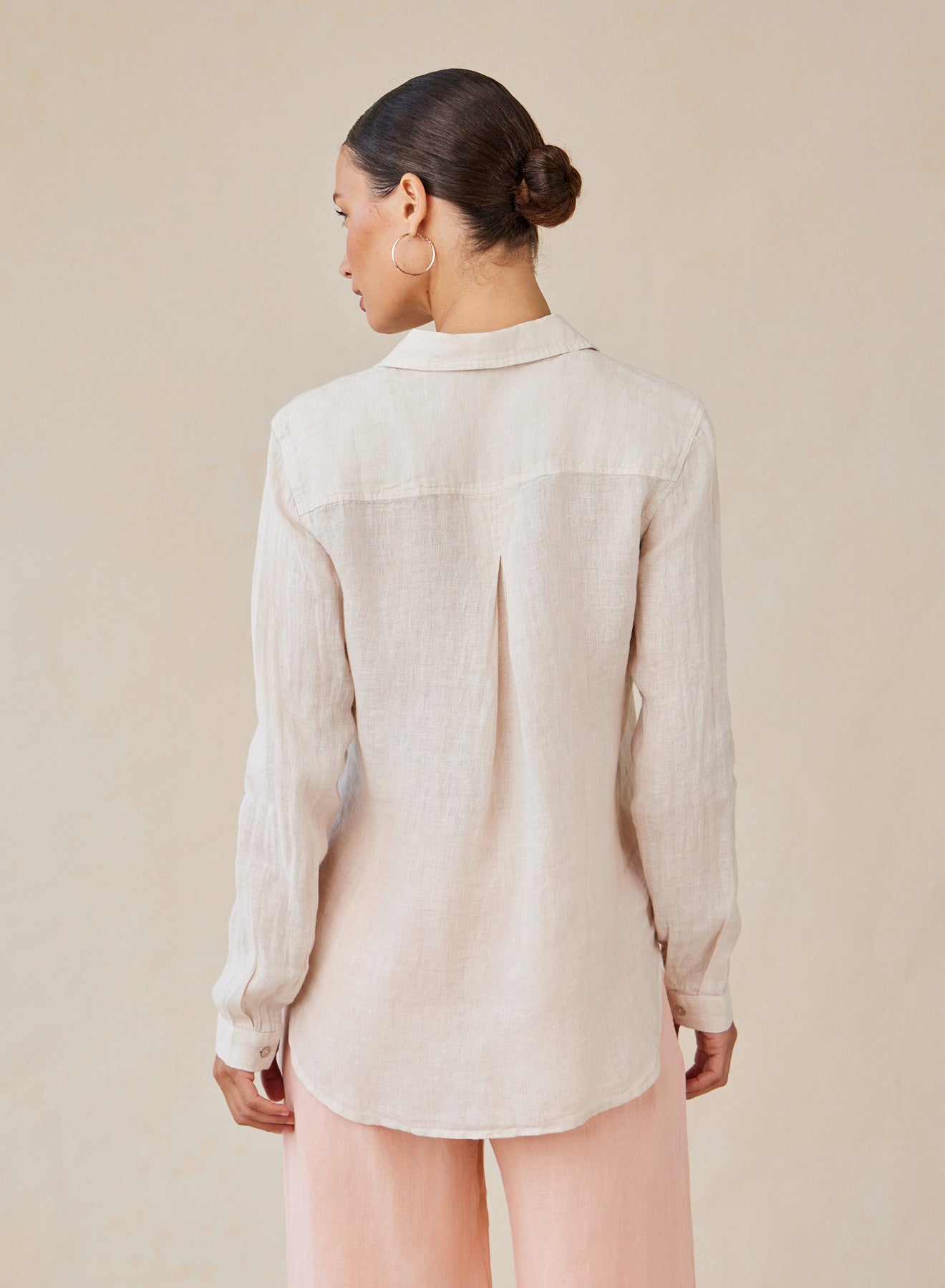 Bella Dahl Linen Pocket Button Down in Linen Sand