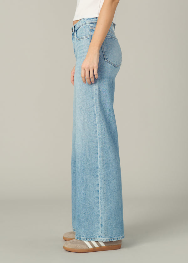 JOE&#39;S JEANS The Lou Lou Petite Low Rise Wide Leg