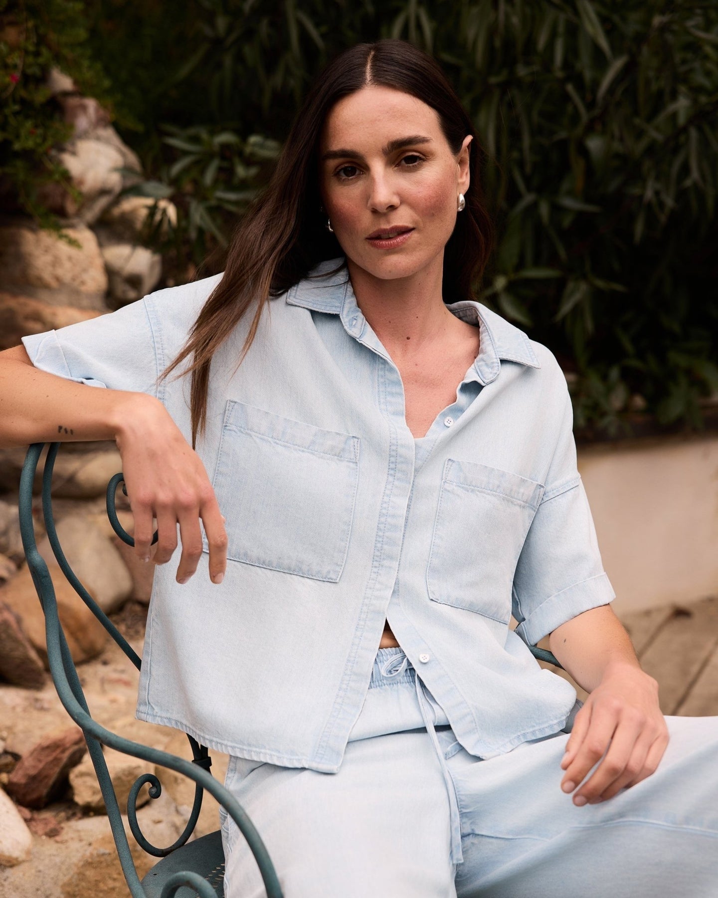 Bella Dahl Two Pocket Short Sleeve Shirt in Oasis Spray Wash
