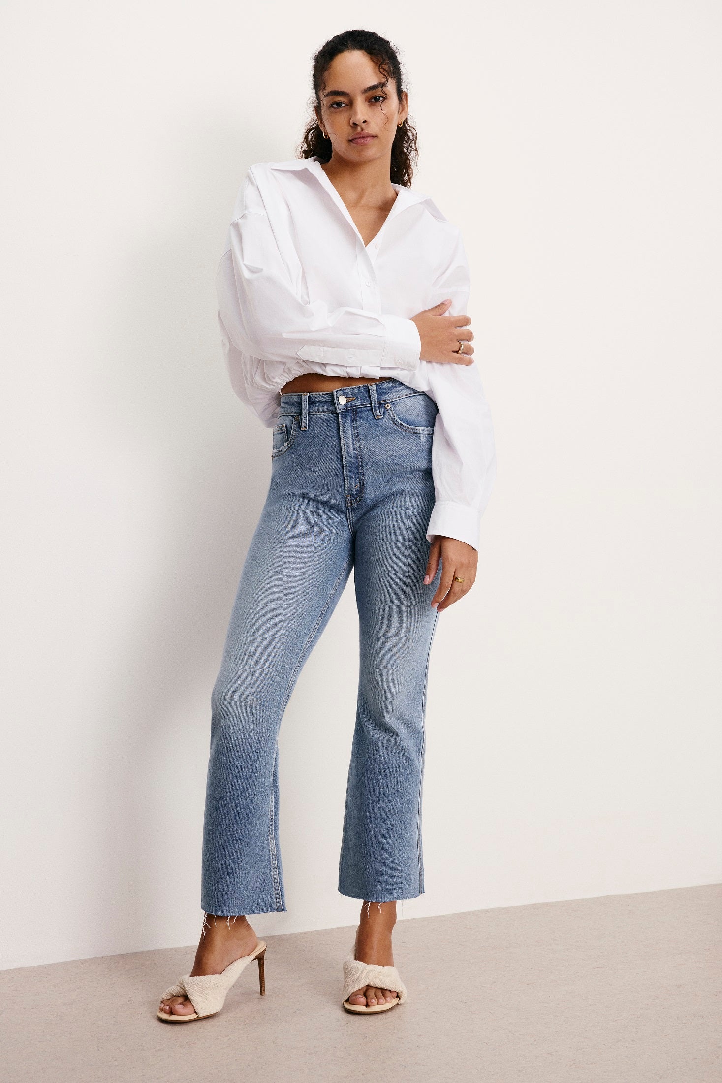 Good American Good Standard Kick Flare Jeans in Indigo954